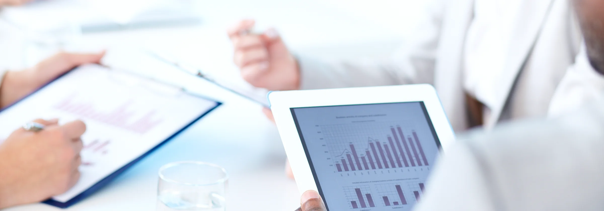 Close Up Digital Tablet Meeting 1